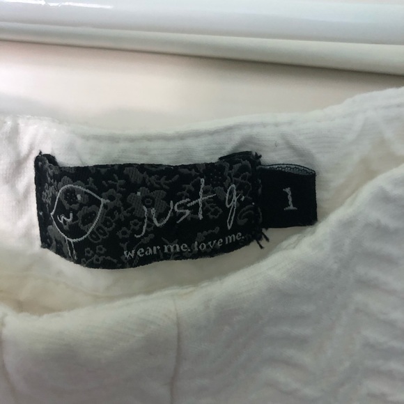 Cute White Skirt/Shorts - Picture 3 of 3